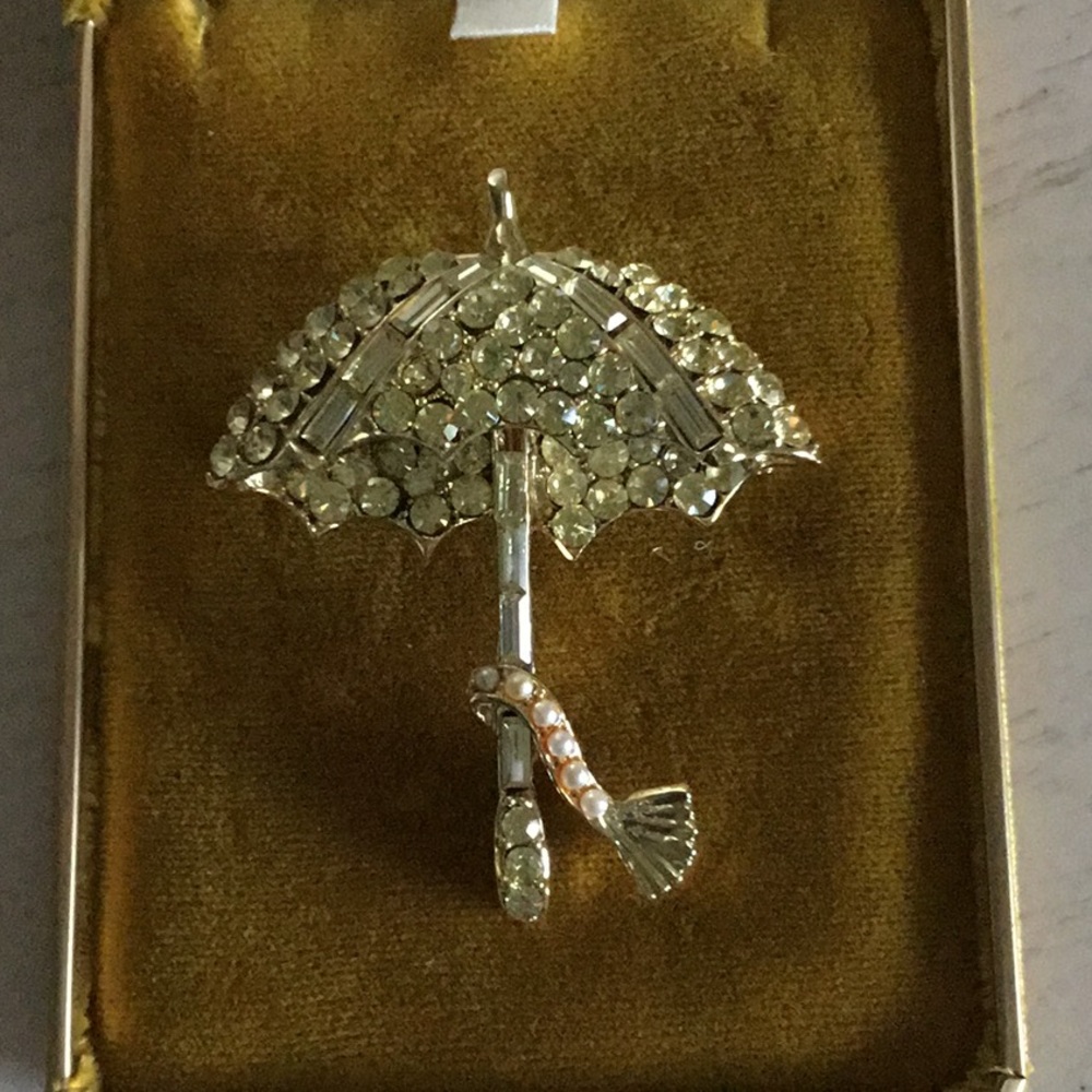 Yellow-Green rhinestone Brooch with faux pearls